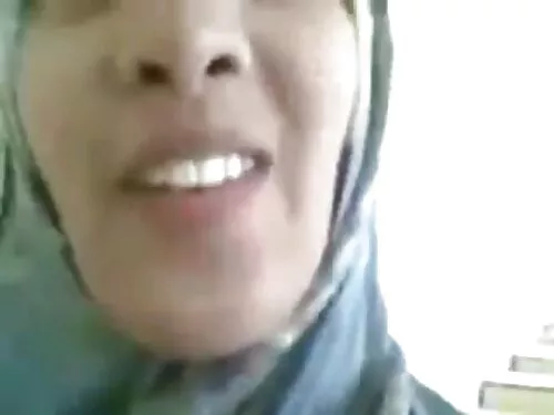 امرأة سمراء كبيرة ال ...